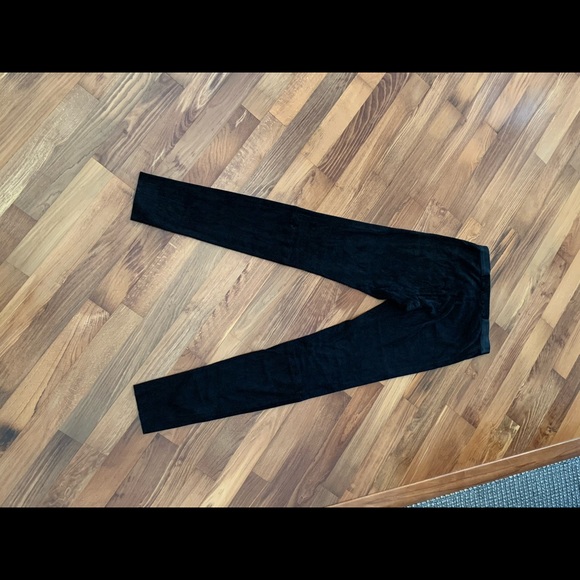 Alice + Olivia Front ZIP Black Suede Leggings - Picture 5 of 6